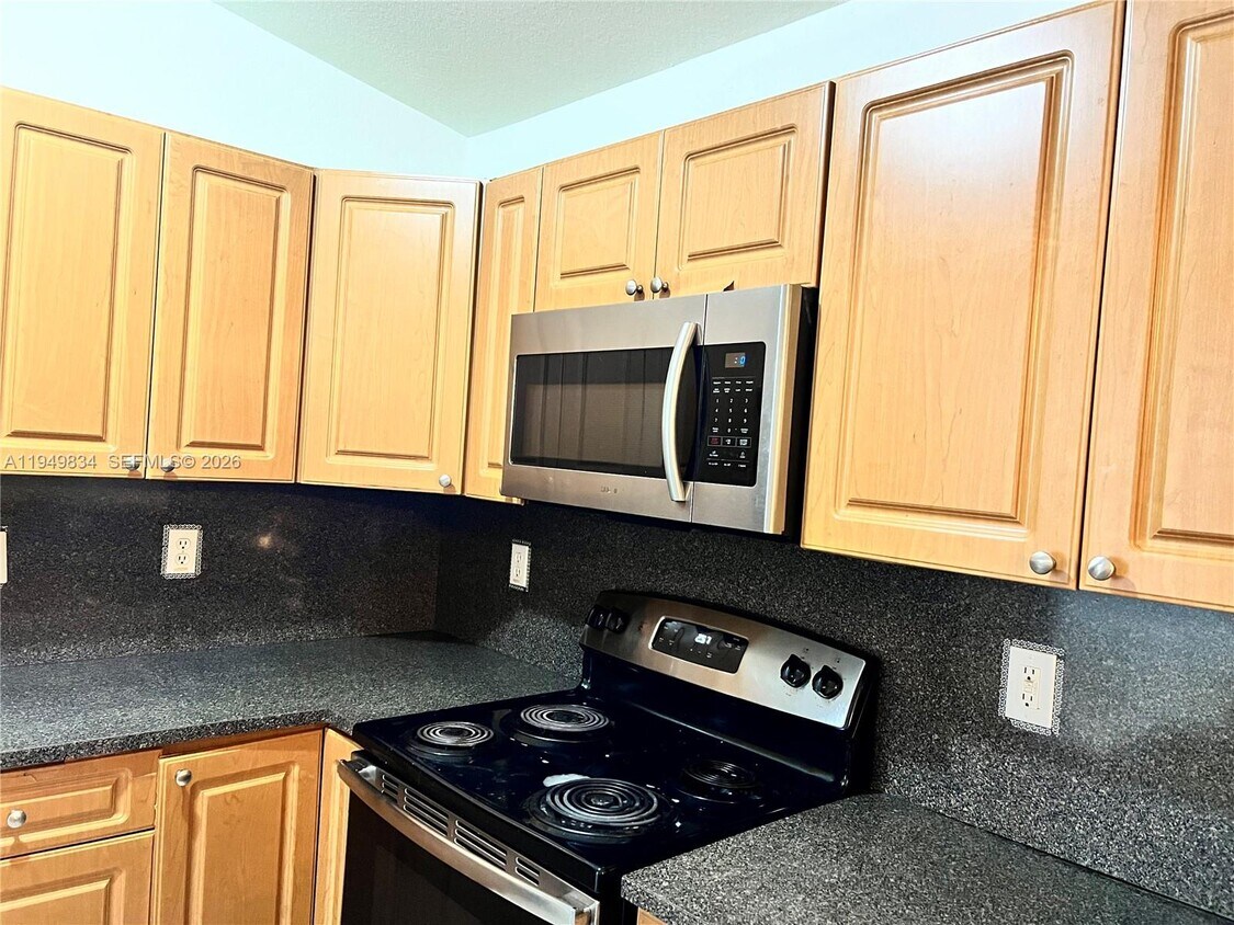 Foto del edificio - 4905 Golfview Blvd