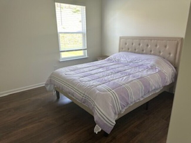 Building Photo - Knoxville 37932 - Beautiful New 5 bedroom,...