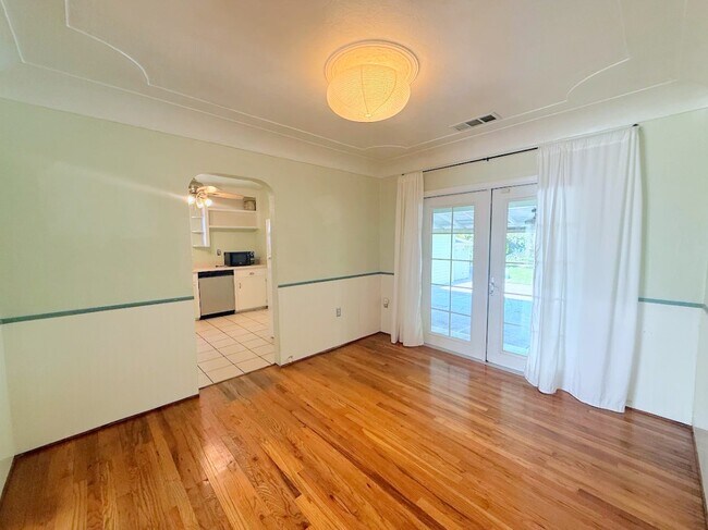 Foto del edificio - 3021 Oleander Ave