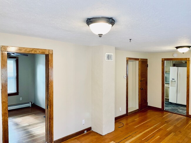 Building Photo - Charming, Remodeled 2 Bedroom + Loft Downt...