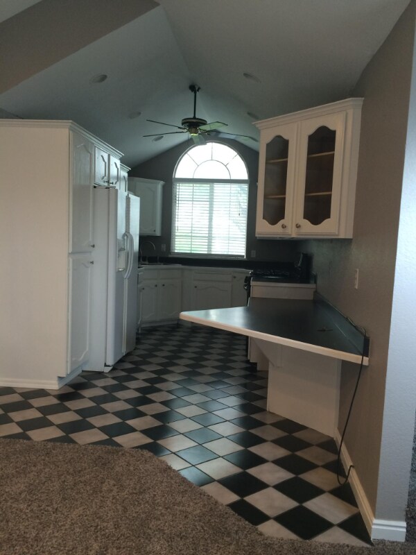 Foto principal - 266 N 500 E St