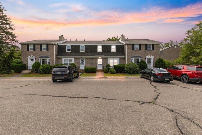 Foto del edificio - 114 Fieldstone Dr