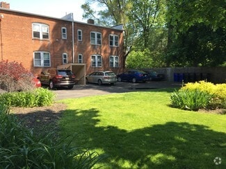 Building Photo - 1745 W 31st Pl