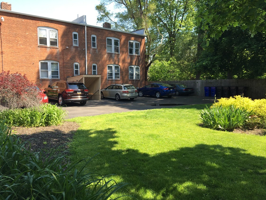 Foto principal - 1745 W 31st Pl