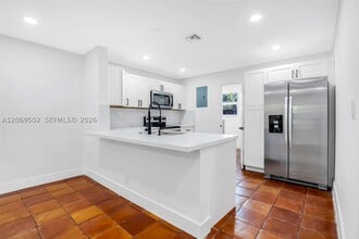 Building Photo - 850 SW 12th Pl