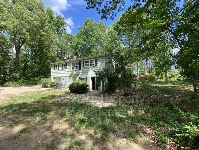 Foto del edificio - 219 Bells Hill Rd