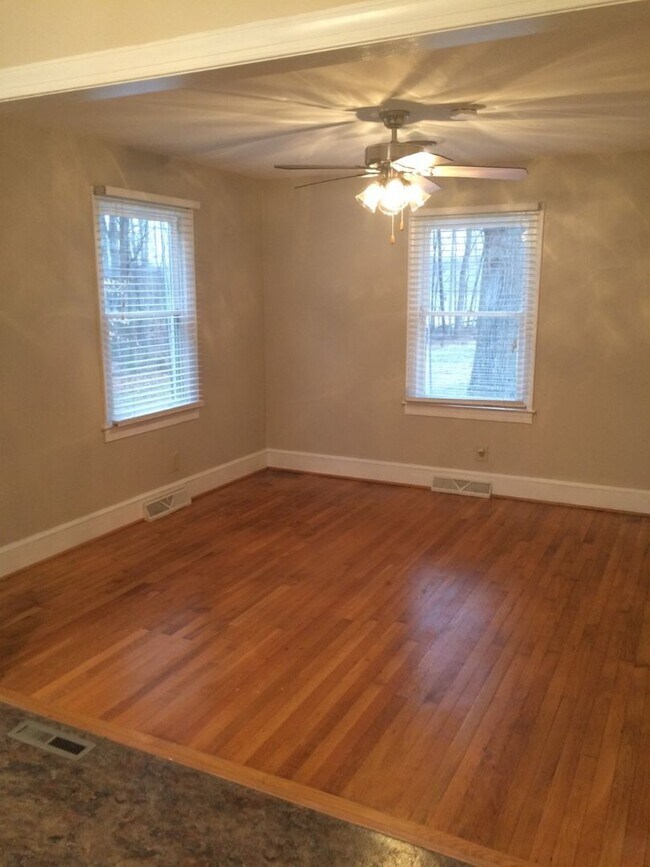 Foto del edificio - Newly renovated home in NW Greensboro !!