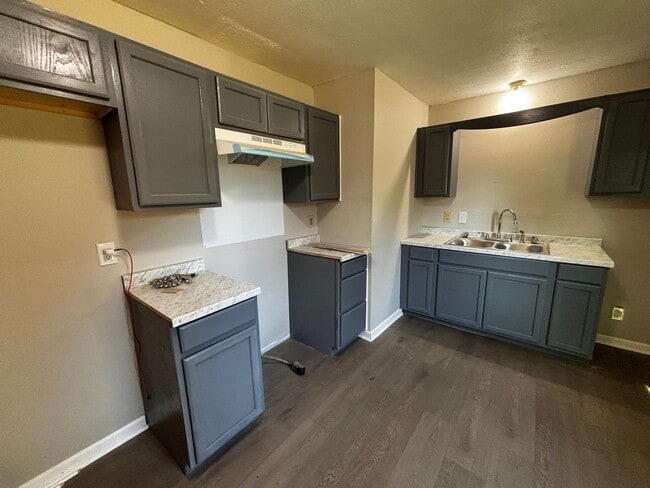 Building Photo - 3 BED 1 BATH IN FAYETTEVILLE NC