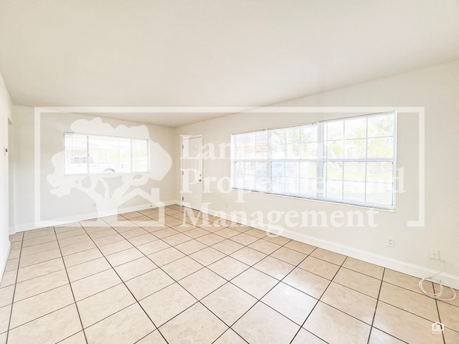 Building Photo - 764 31st Ct NW
