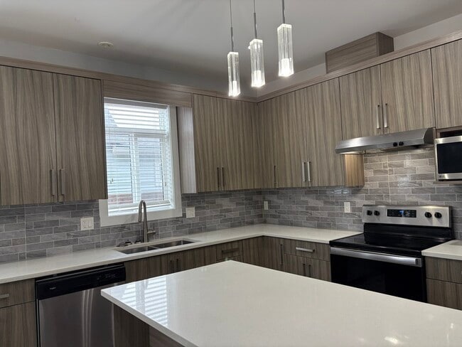 Building Photo - 822 Stockwell Ave