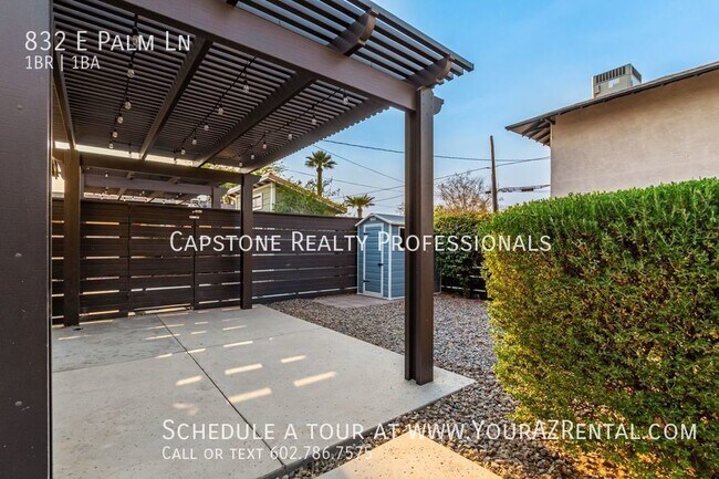 Foto del edificio - Rare opportunity to live in the highly des...