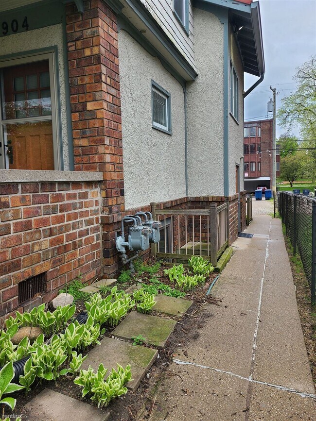 Foto del edificio - 10 br, 3.5 bath House - 904 S Forest Ave