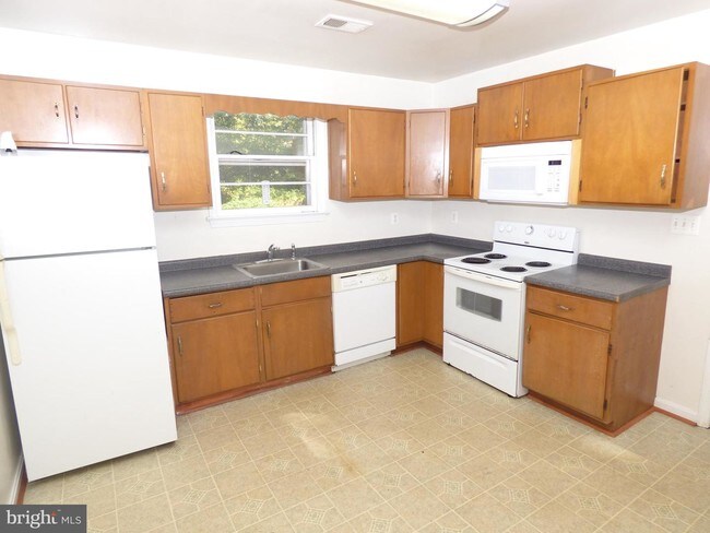 Building Photo - 14421 Quince Orchard Rd