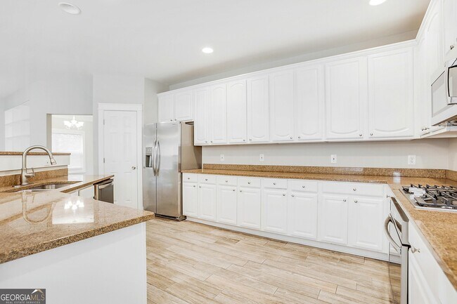 Building Photo - 2771 Groovers Lake Point