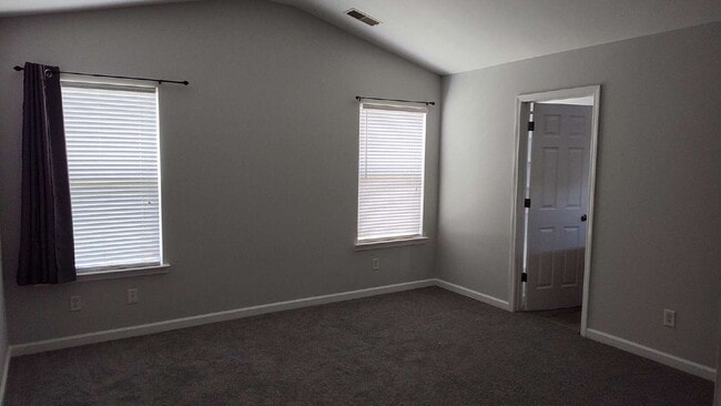 Building Photo - 166 Lakepointe Dr