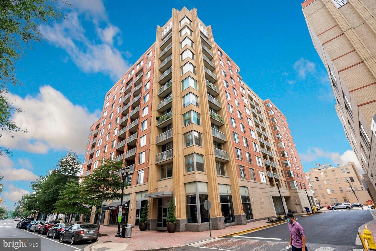Foto principal - 1020 N Highland St