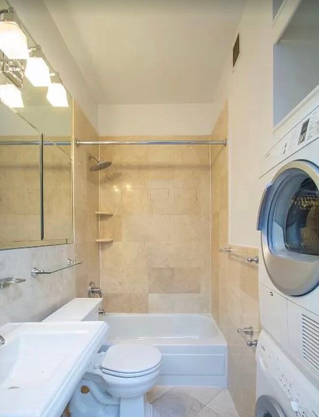 Building Photo - 89 Clinton St