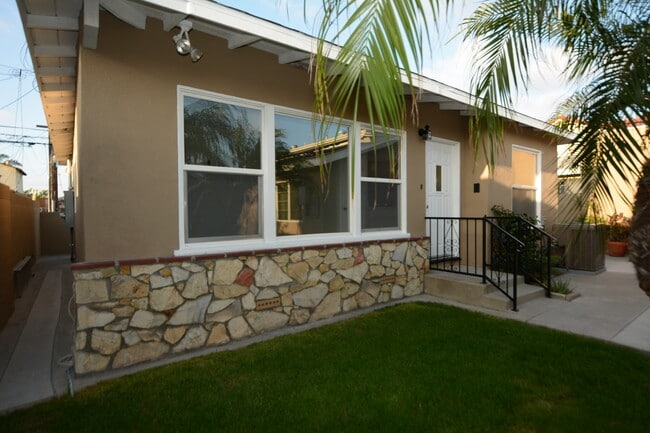 Foto del edificio - 4137 W 160th St