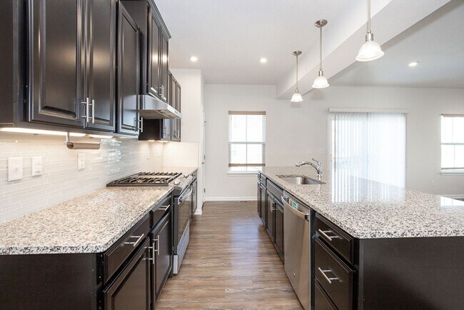 Building Photo - Stunning 4-bedroom, 2.5 bathroom House!