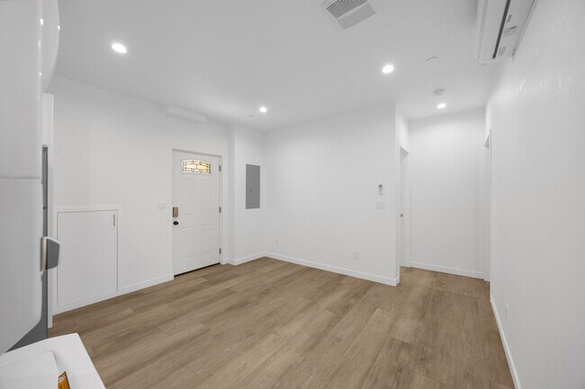 Foto del edificio - 308 N Catalina Ave