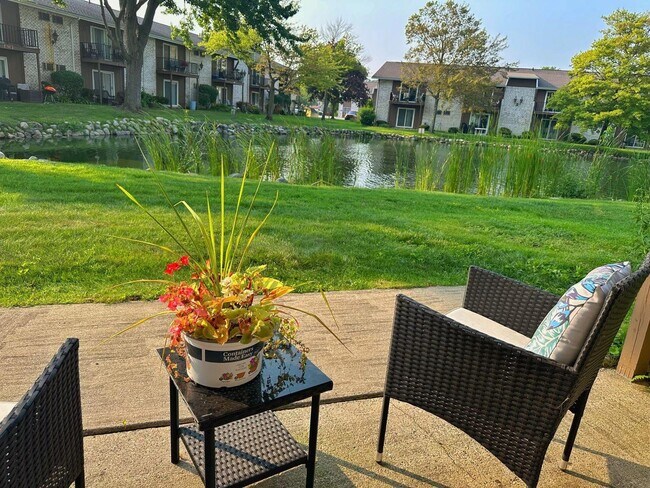 Foto del edificio - 7355 Woodview St