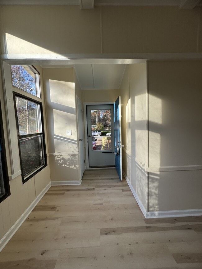 Building Photo - 2717 Hayes Dr