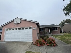 Building Photo - 42854 Parkwood St
