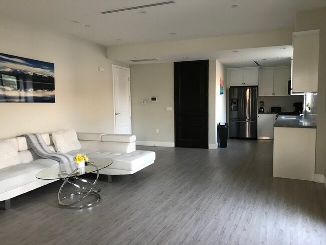Living room - 8520 Whitworth Dr