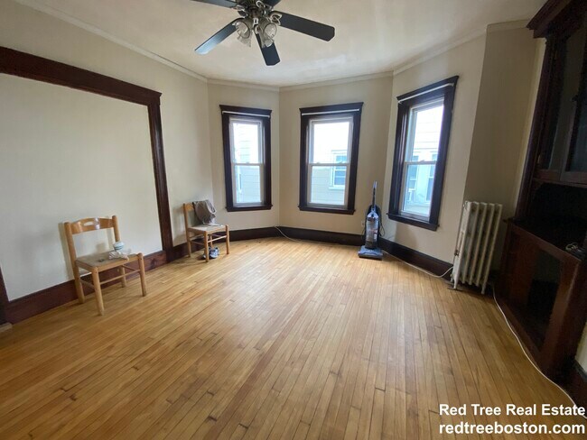 Foto del edificio - 12 Douglas Ave