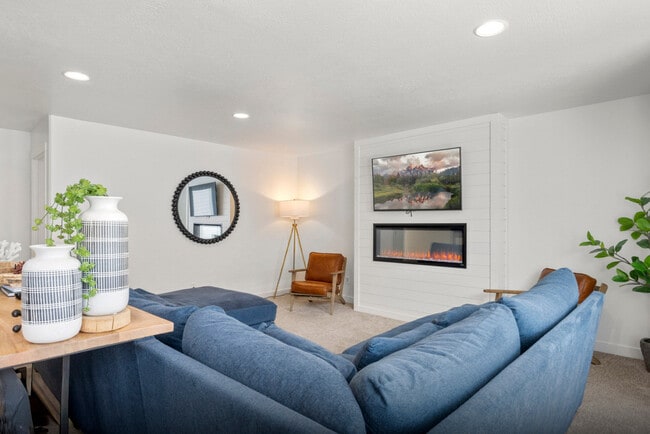 Foto del edificio - 569 Richland Vly St