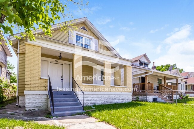 Building Photo - 2220 Grand Ave