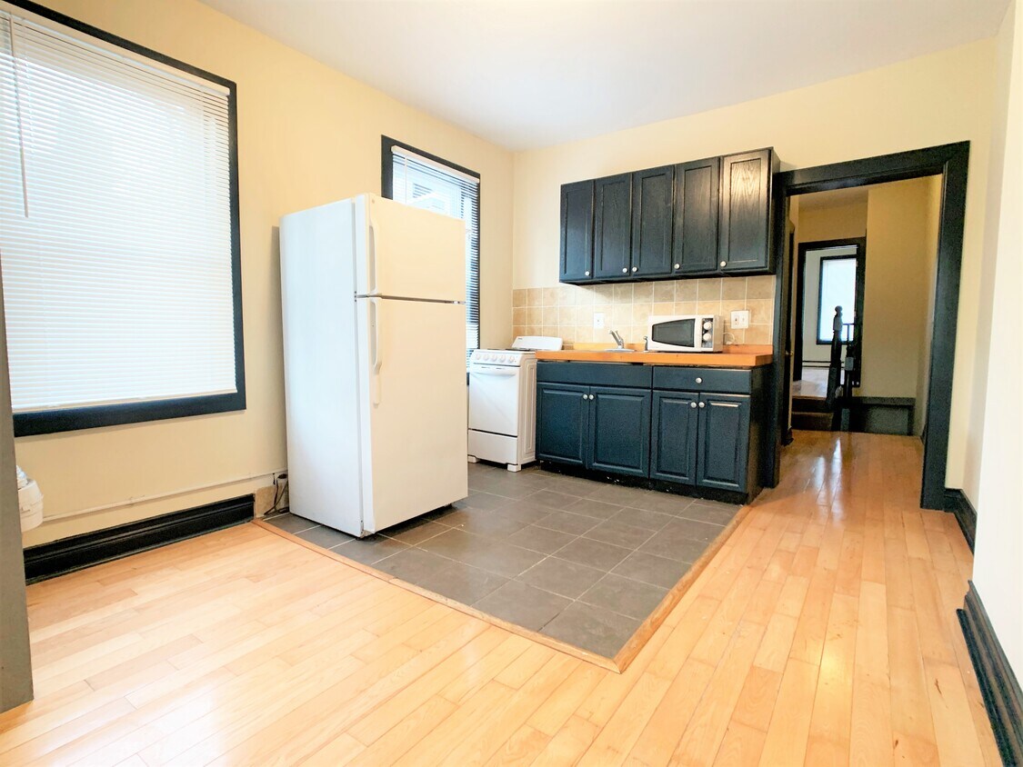 Primary Photo - 2032 W Berks St