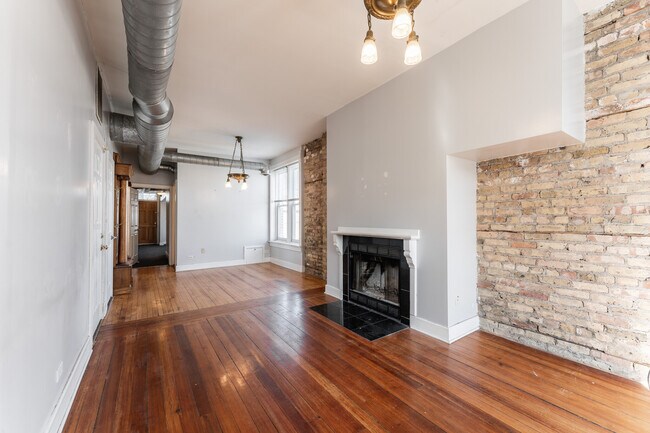 Foto del edificio - 1808 W Armitage Ave
