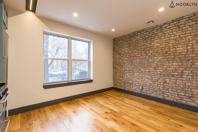 Building Photo - 1066 Park Pl