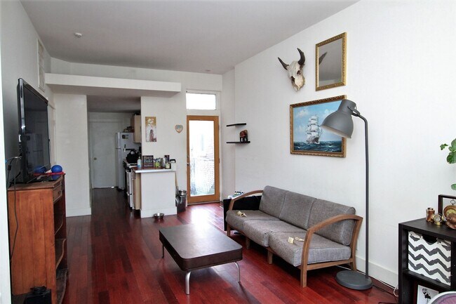 Building Photo - Bright and spacious one bedroom unit with ...