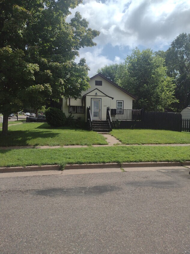 Foto principal - 3015 6th St