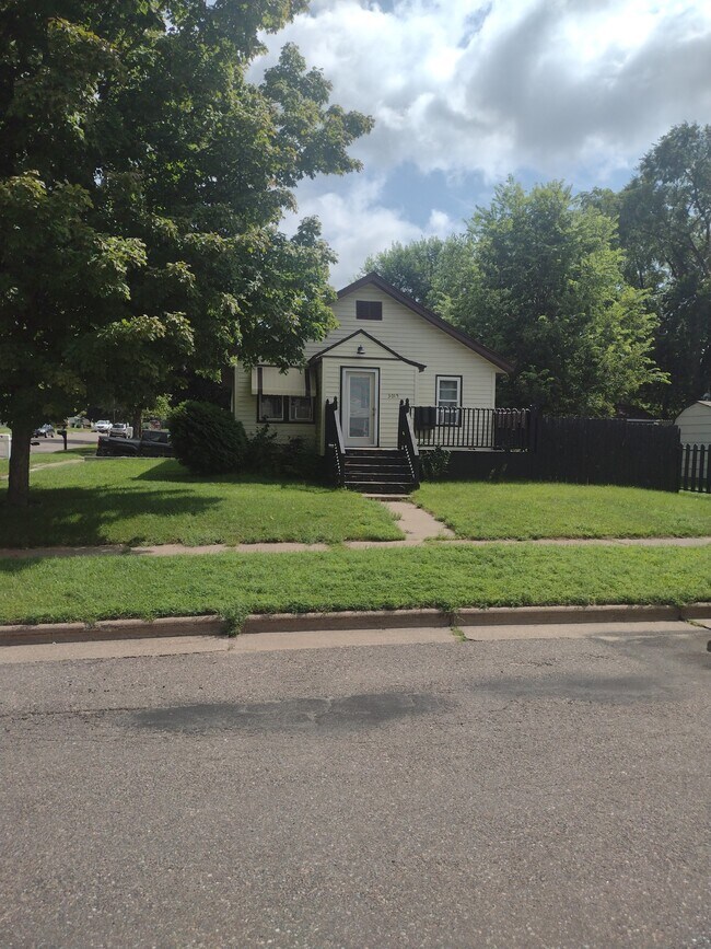 Building Photo - 3015 6th St