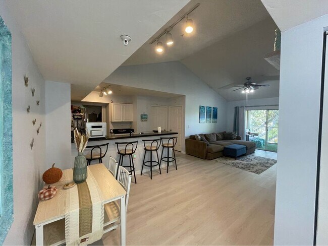 Foto del edificio - 284 Village Blvd