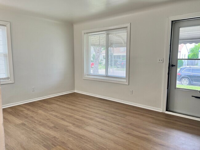 Foto del edificio - 952 E Brickley Ave