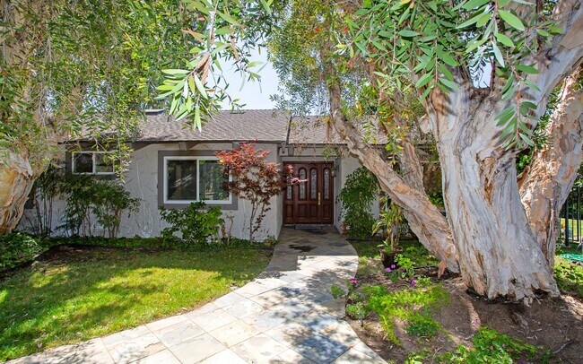 Building Photo - Stunning & Spacious Encinitas Home w/ Gorg...