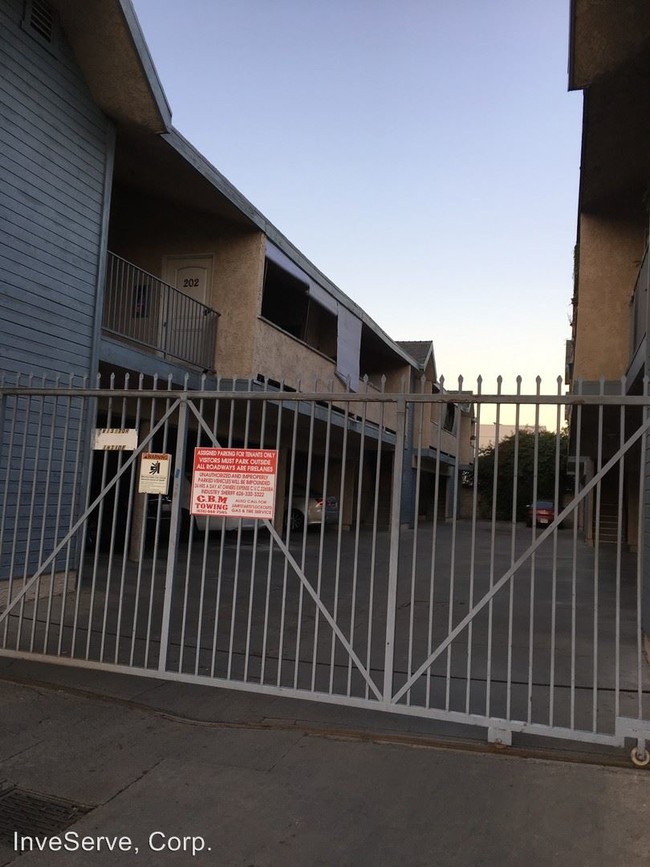 Foto del edificio - 14733 Nelson Ave