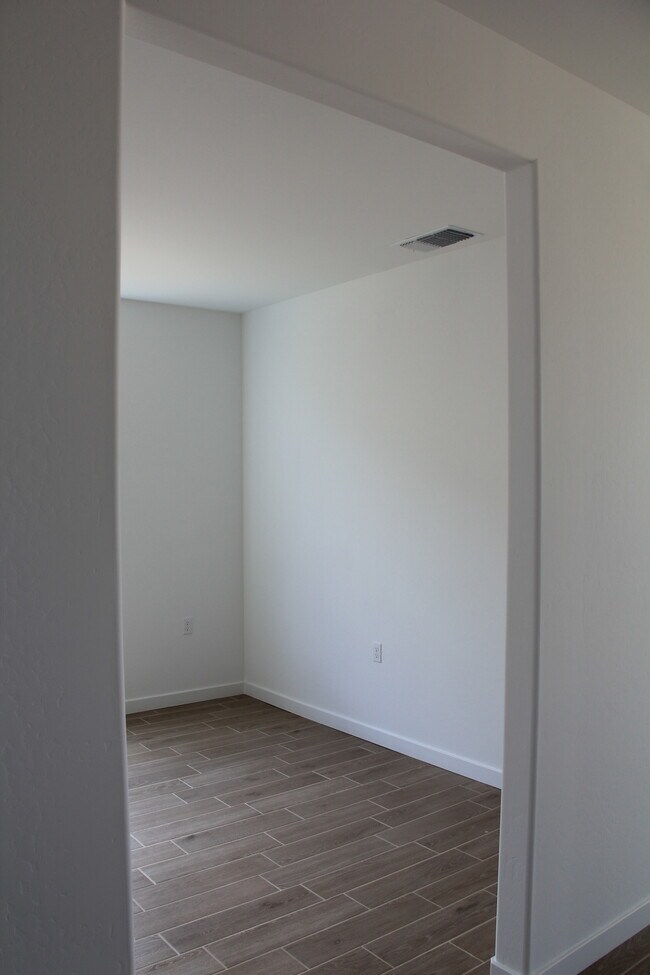 Building Photo - 3319 Golden Trails Ln