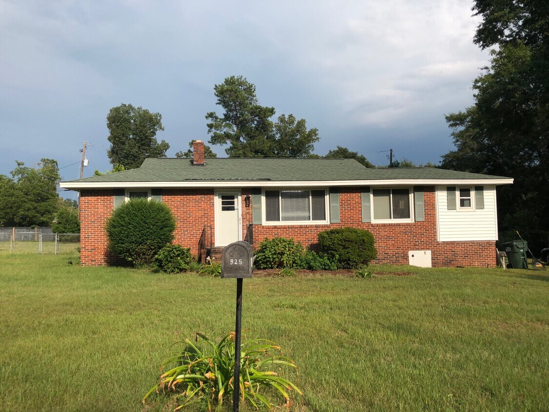 Primary Photo - 925 Bonnie Ln