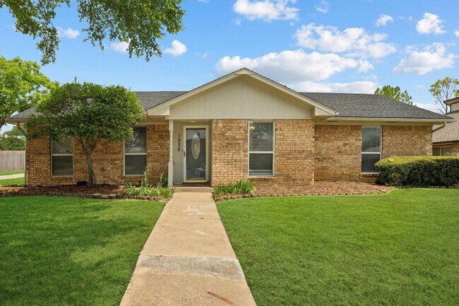 Foto del edificio - Freshly renovated 3 bedroom in Lewisville