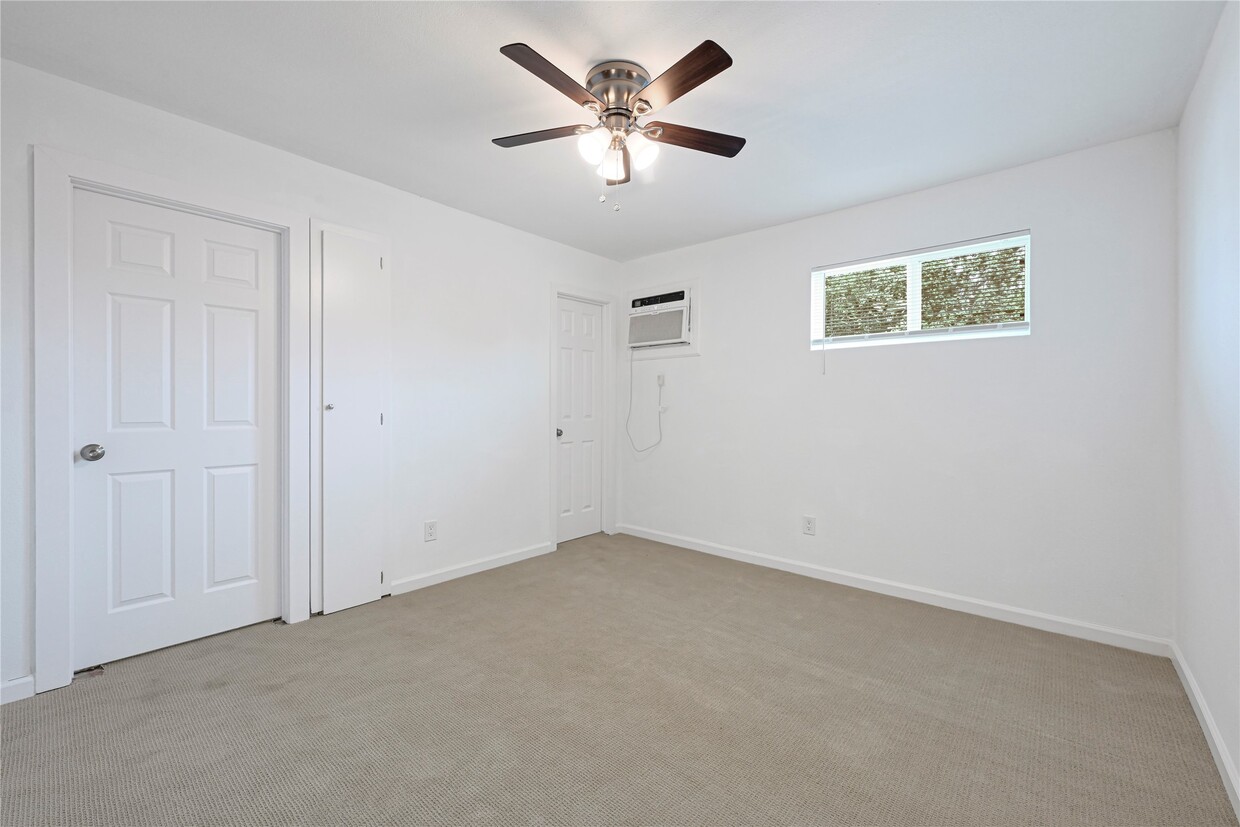 Building Photo - 5718 Eskridge St