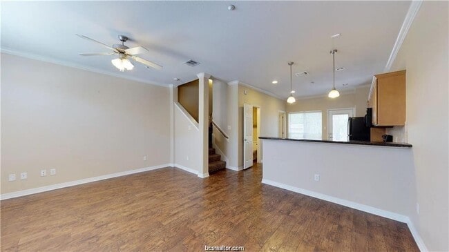 Building Photo - Lakeridge Townhomes #706