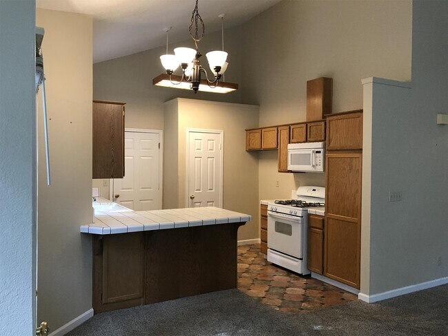 Building Photo - 1921 Hearthstone Ln