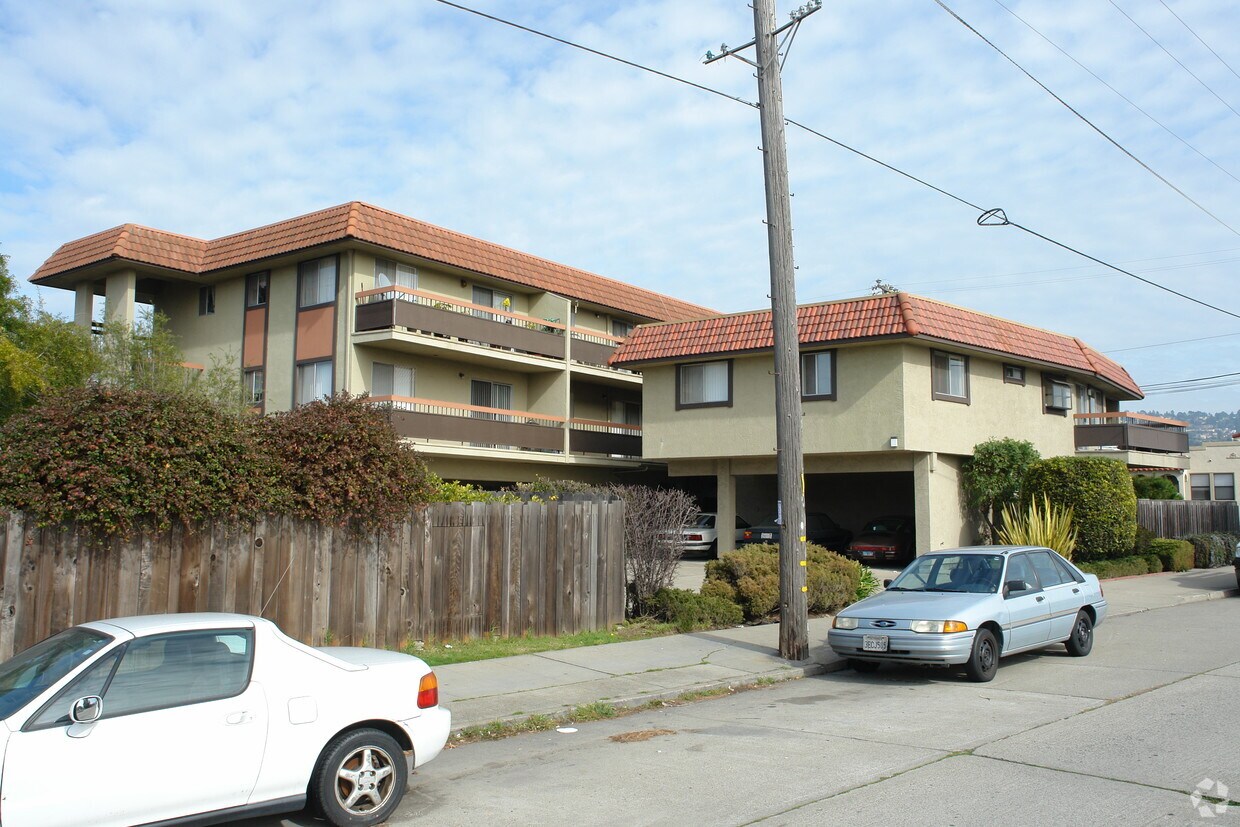 Building Photo - 970-972 Adams St