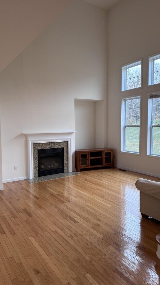 Foto del edificio - 245 Buttonwood Way