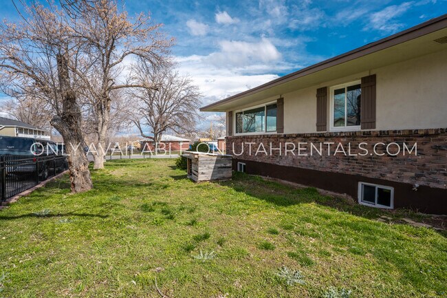 Building Photo - 8335 Western Dr